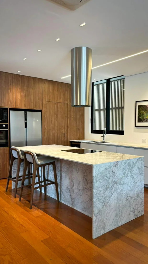 Cozinha com ilha — foto real do decorado — Ahú, Curitiba